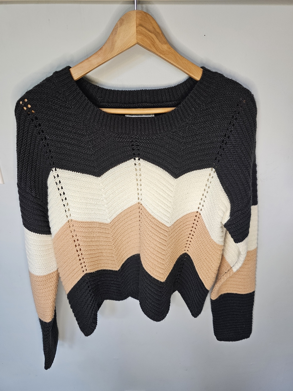 Full Circle Trends Chevron Colorblock Sweater | Size M | Black Tan Cream